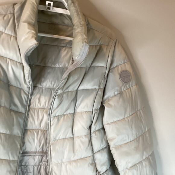 T Tahari Lightweight Beige Jacket Quilted Ruffles Flattering Size S - Picture 5 of 12